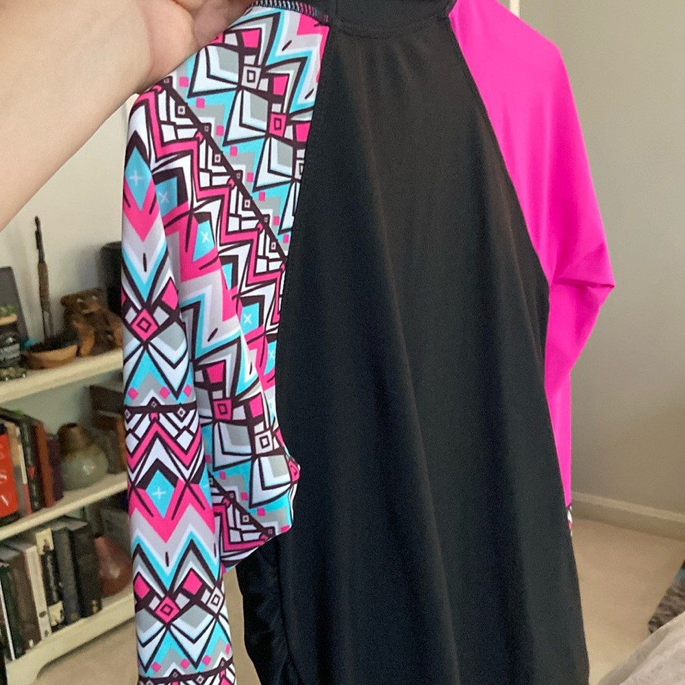 Colorful Geometric Long Sleeve Rash Guard - Picture 4 of 4